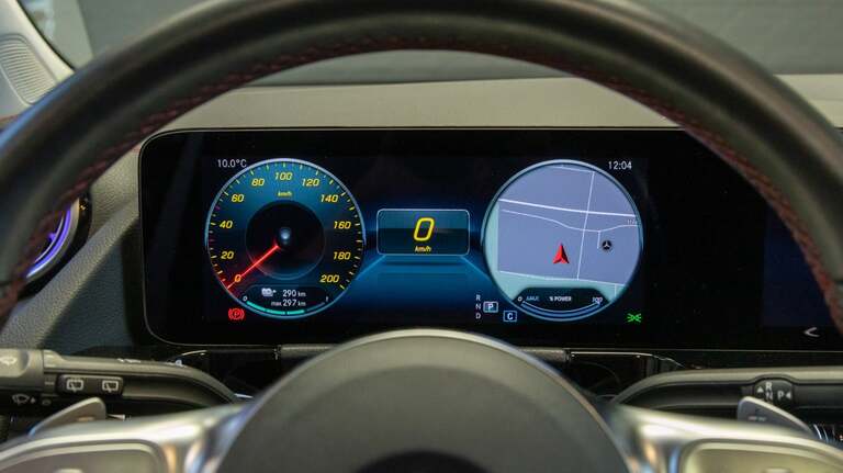 Mercedes EQA300