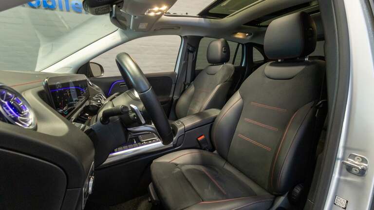 Mercedes EQA300