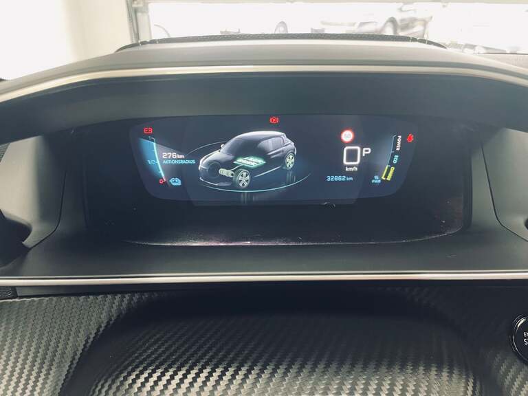 Peugeot e-208