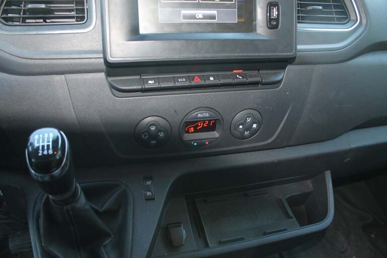 Renault Master IV T33
