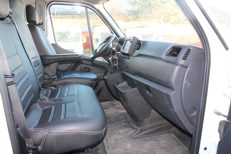 Renault Master IV T33