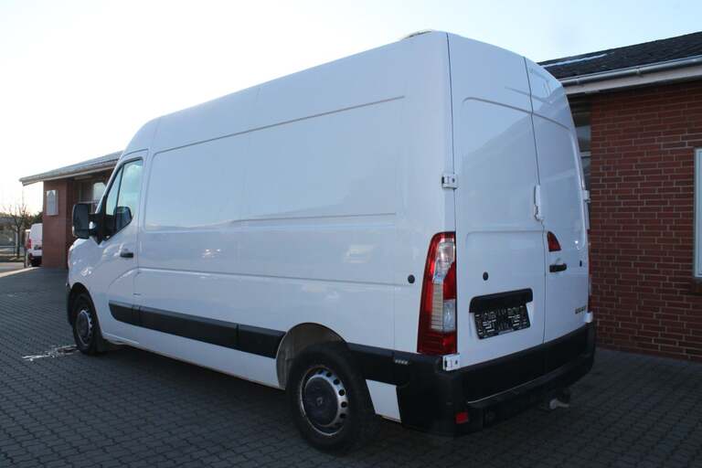 Renault Master IV T33