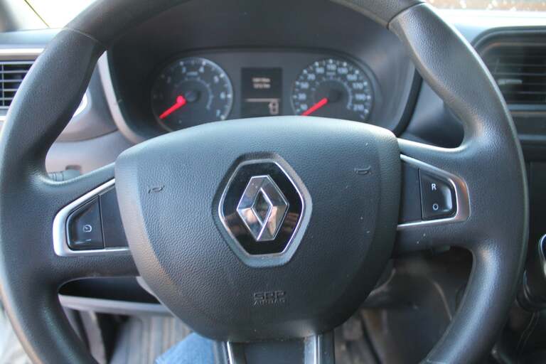 Renault Master IV T33