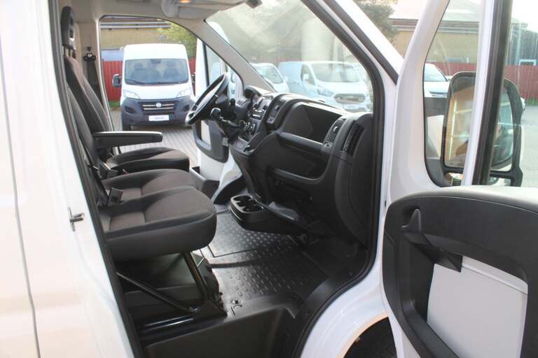 Peugeot Boxer 335