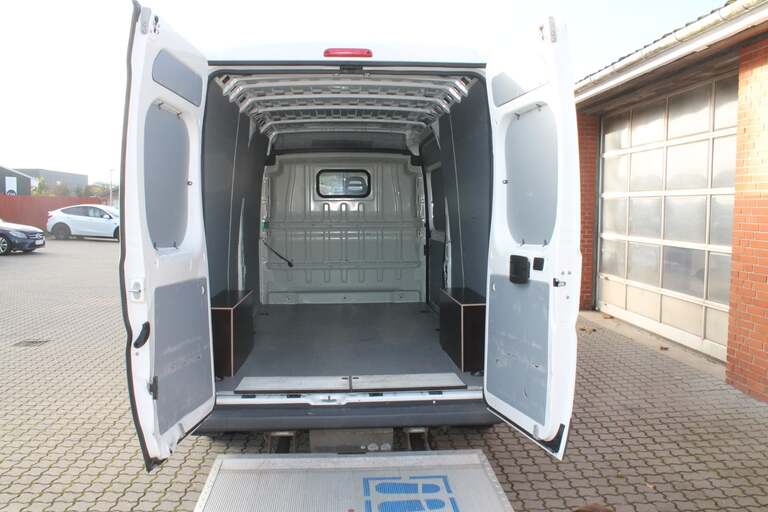 Peugeot Boxer 335
