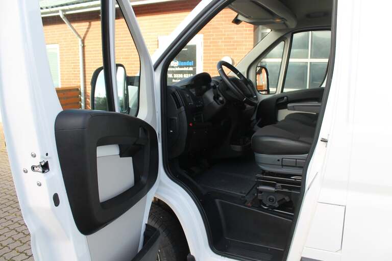 Peugeot Boxer 335