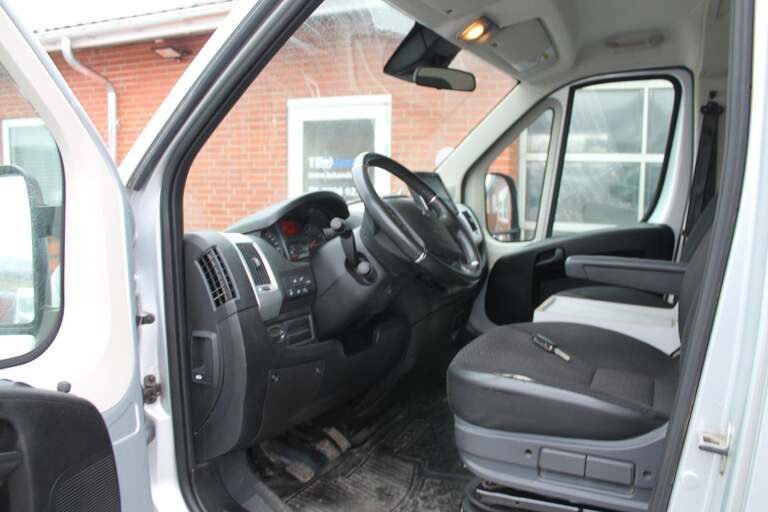 Peugeot Boxer 335