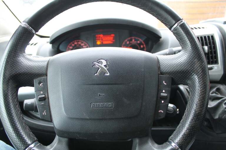 Peugeot Boxer 335