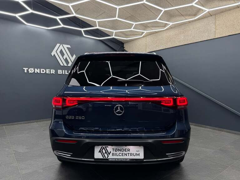 Mercedes EQB250