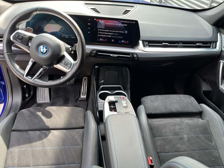 BMW iX1