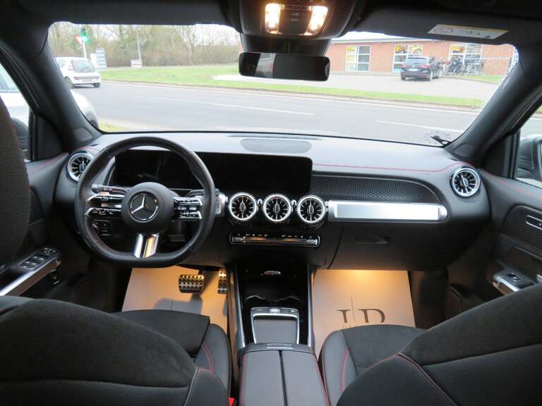 Mercedes EQB250+