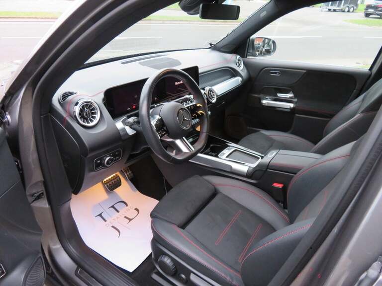 Mercedes EQB250+