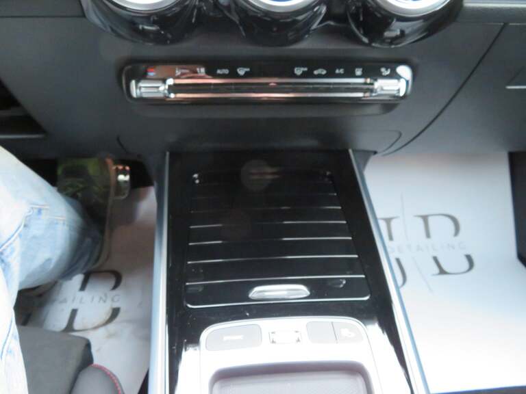 Mercedes EQB350