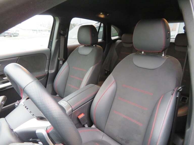 Mercedes EQA250+