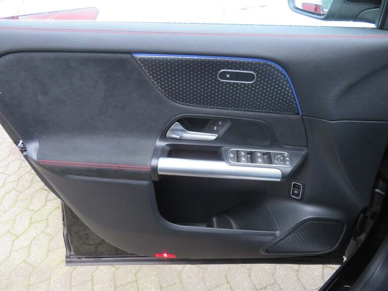 Mercedes EQA250+