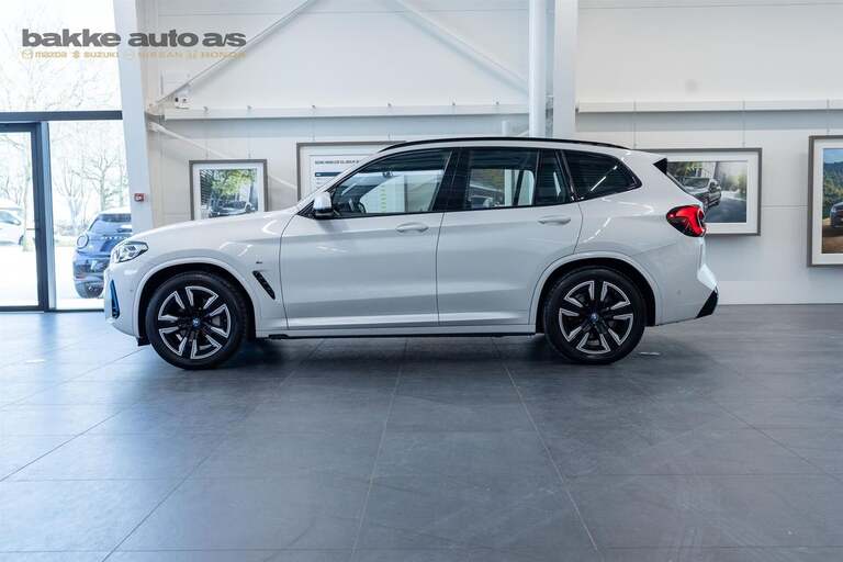 BMW iX3