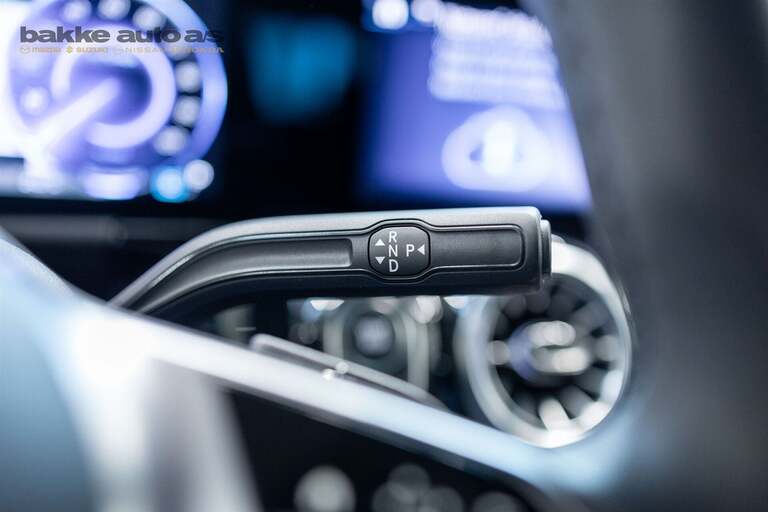 Mercedes EQA300