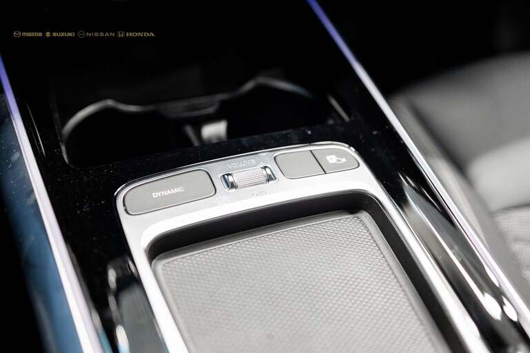 Mercedes EQA300