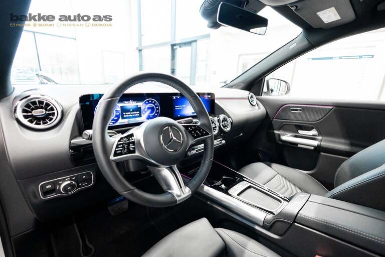 Mercedes EQA300