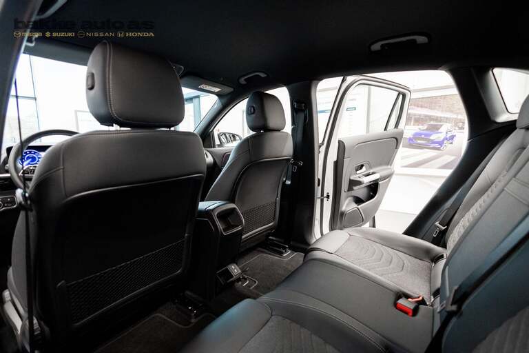 Mercedes EQA300