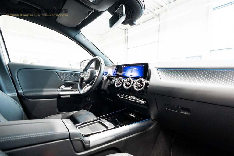 Mercedes EQA300