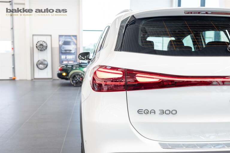 Mercedes EQA300