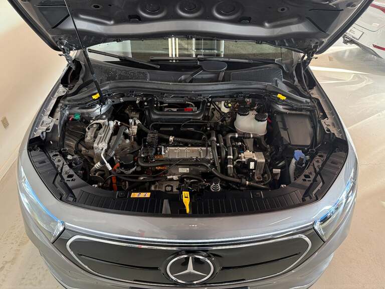 Mercedes EQA250