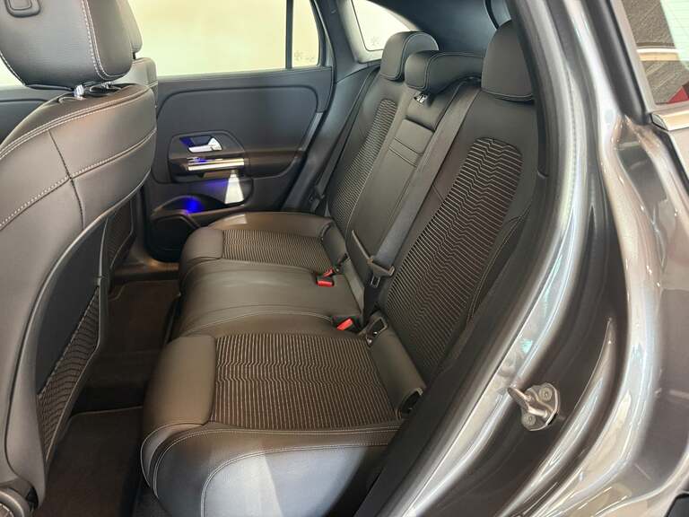 Mercedes EQA250