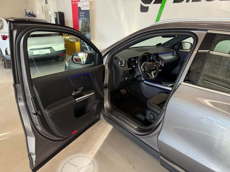 Mercedes EQA250