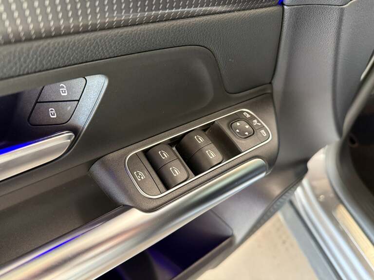 Mercedes EQA250