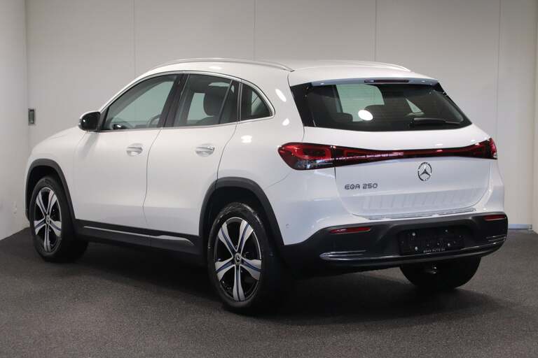 Mercedes EQA250
