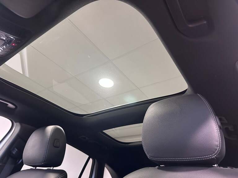Mercedes EQA250
