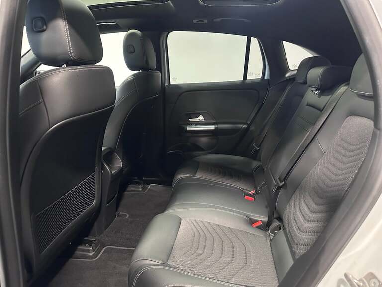 Mercedes EQA250