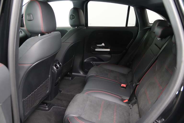 Mercedes EQA250+