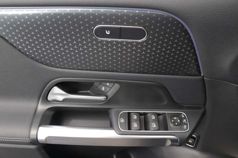 Mercedes EQB300