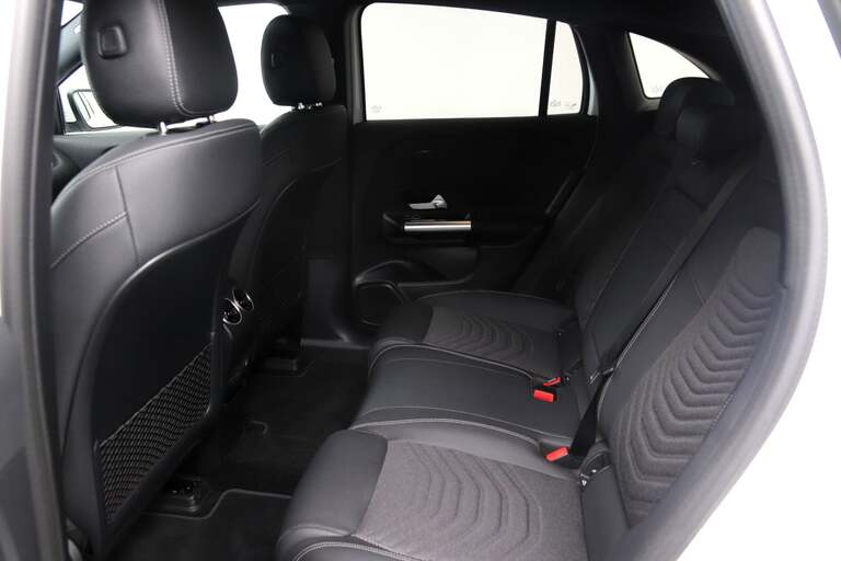 Mercedes EQA300
