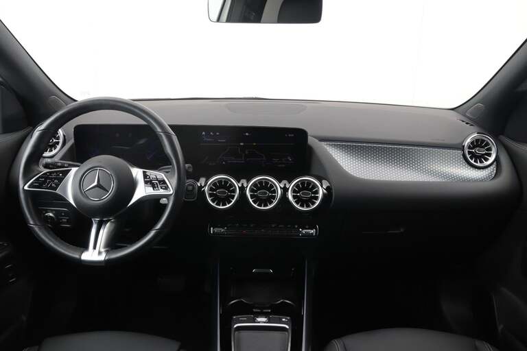 Mercedes EQA300