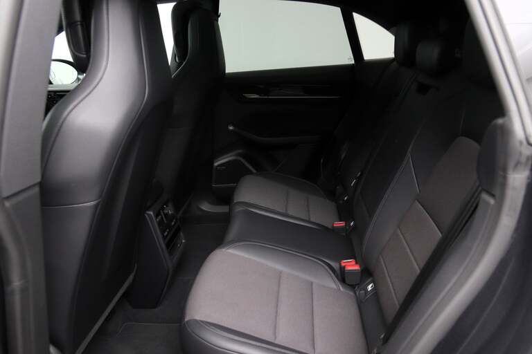 Porsche Macan 4