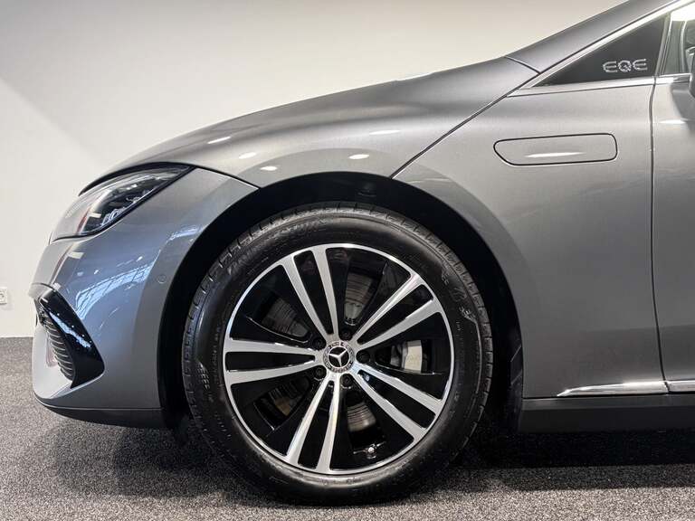 Mercedes EQE300