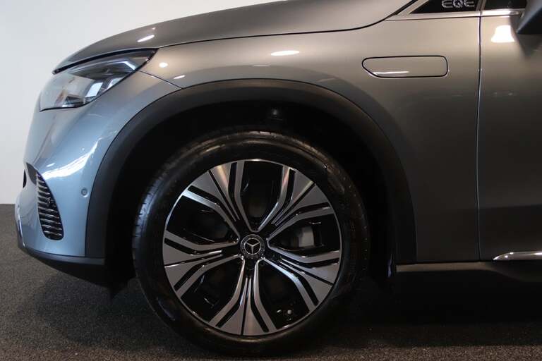Mercedes EQE300 SUV
