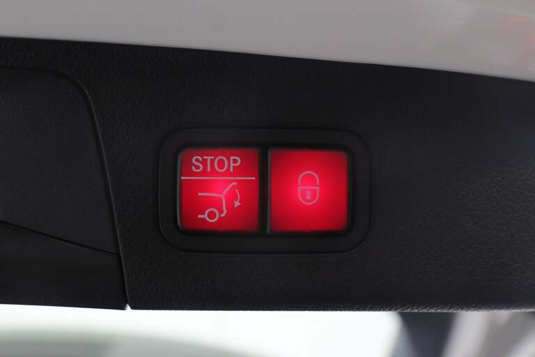 Mercedes EQA300