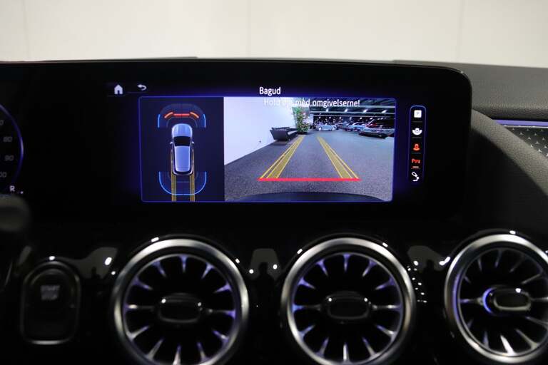 Mercedes EQA300