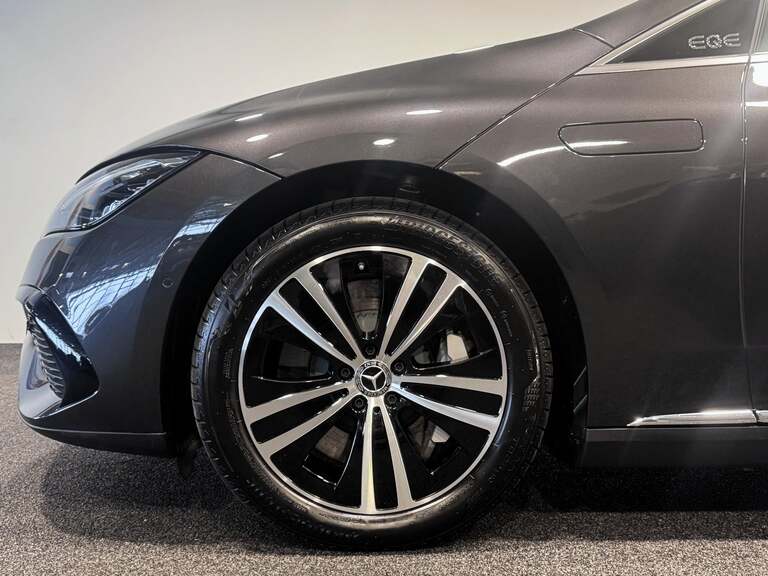 Mercedes EQE300