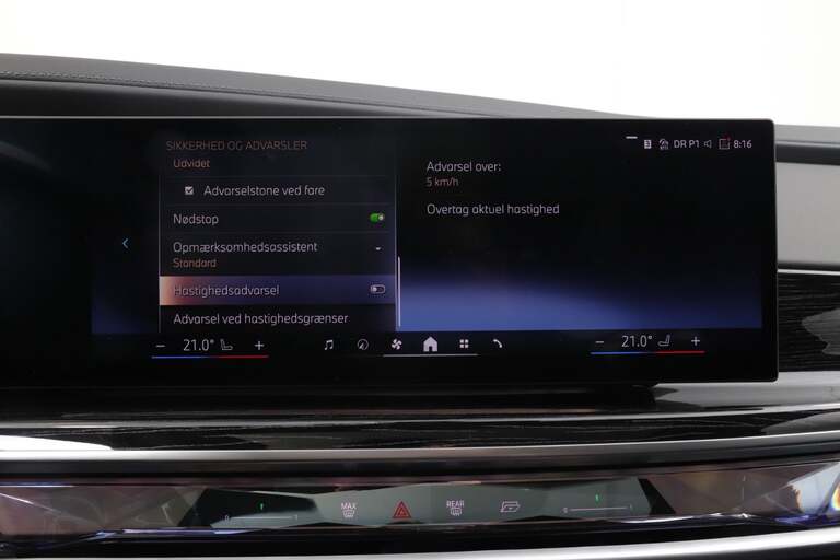 BMW i7
