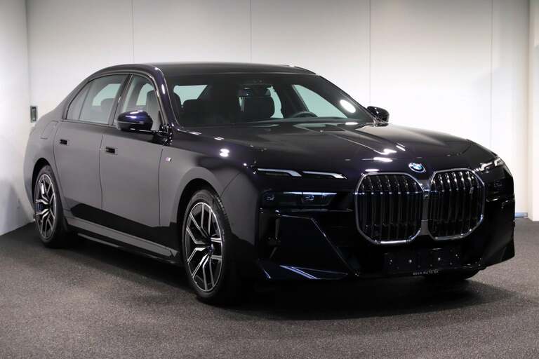 BMW i7
