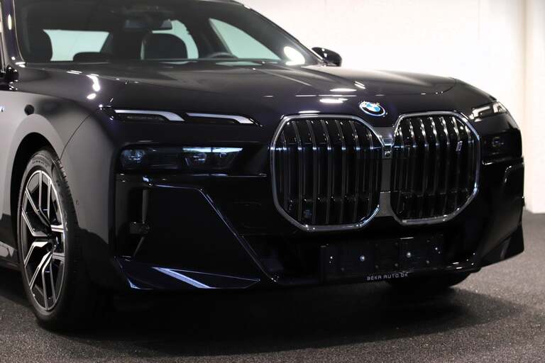 BMW i7