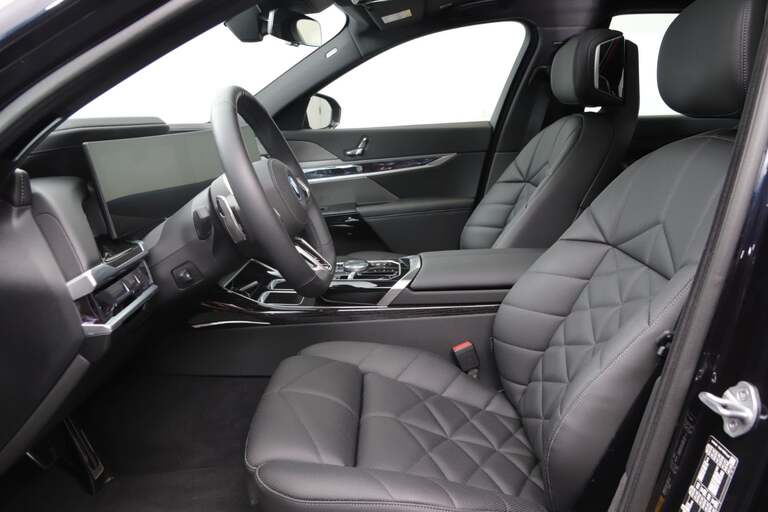BMW i7