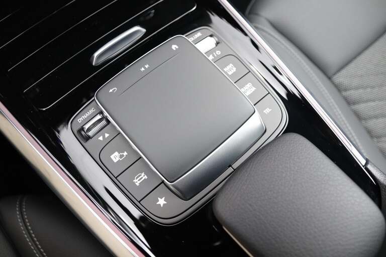 Mercedes EQA250