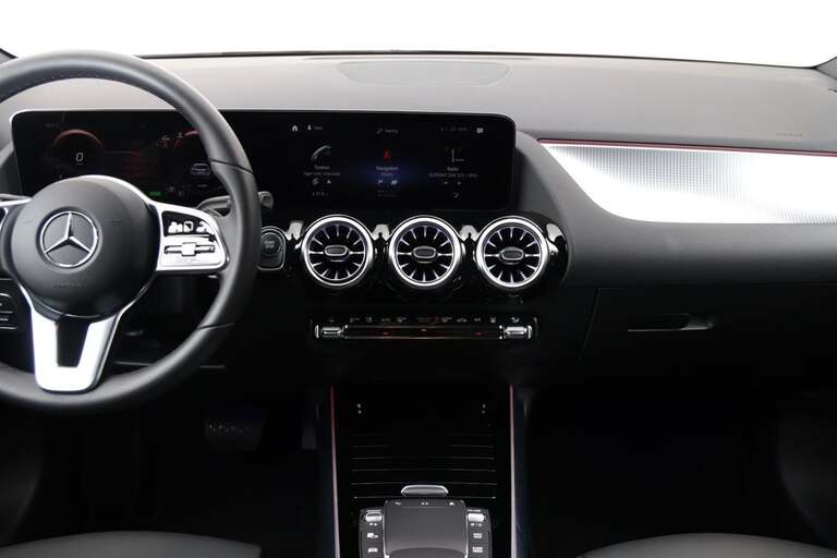 Mercedes EQA250