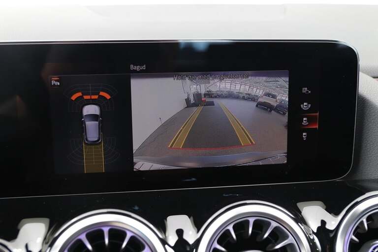 Mercedes EQA250